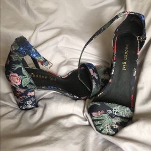 Steve Madden Beella navy floral heels